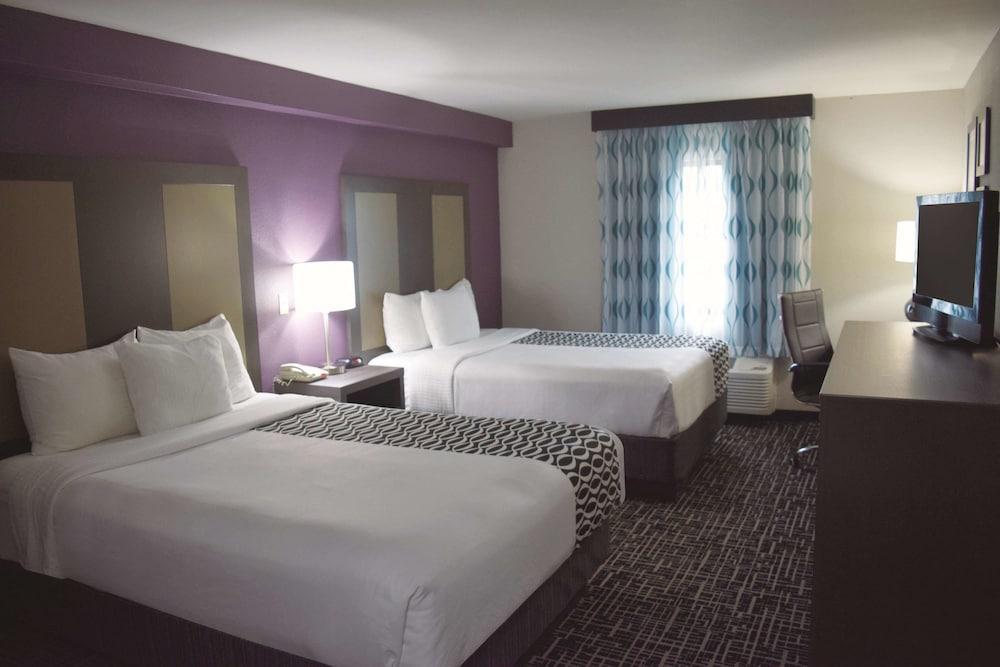 La Quinta Inn By Wyndham West Long Branch Nj Shore Area Exterior photo