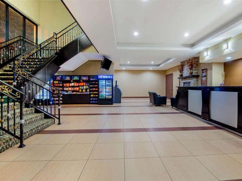 La Quinta Inn By Wyndham West Long Branch Nj Shore Area Exterior photo