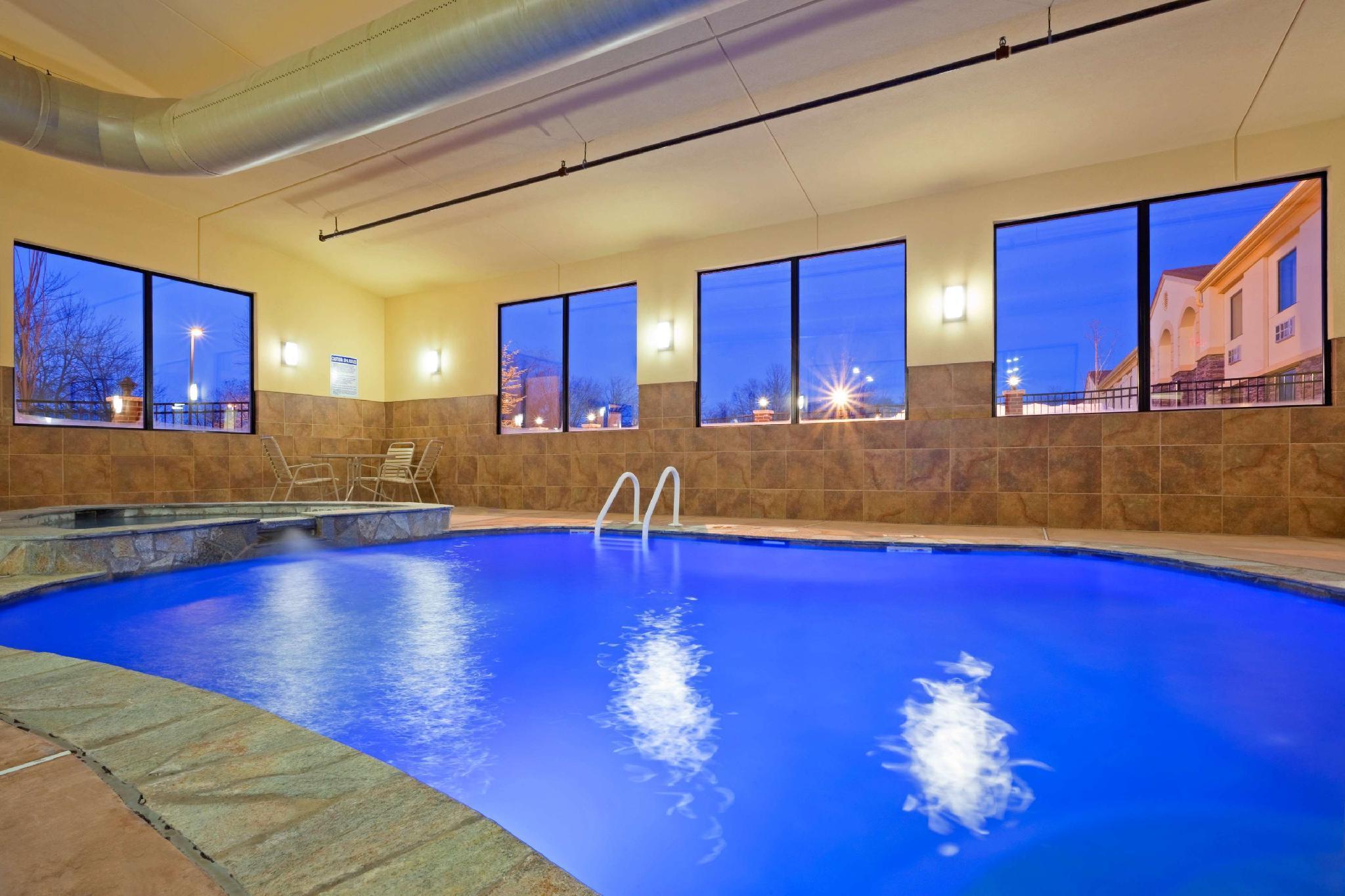 La Quinta Inn By Wyndham West Long Branch Nj Shore Area Exterior photo