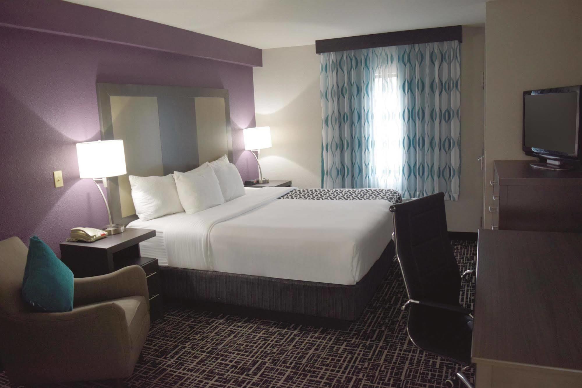 La Quinta Inn By Wyndham West Long Branch Nj Shore Area Exterior photo