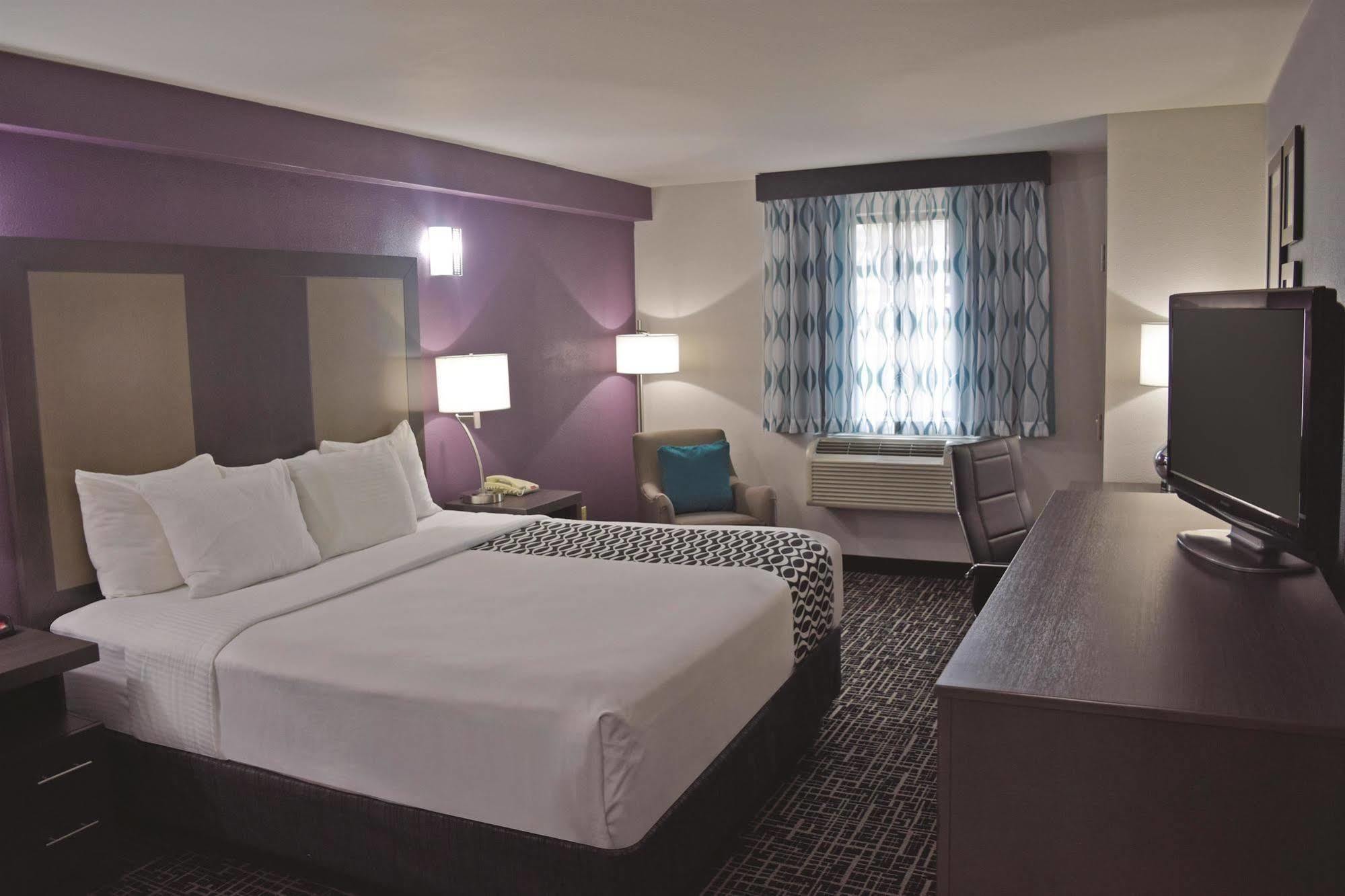 La Quinta Inn By Wyndham West Long Branch Nj Shore Area Exterior photo