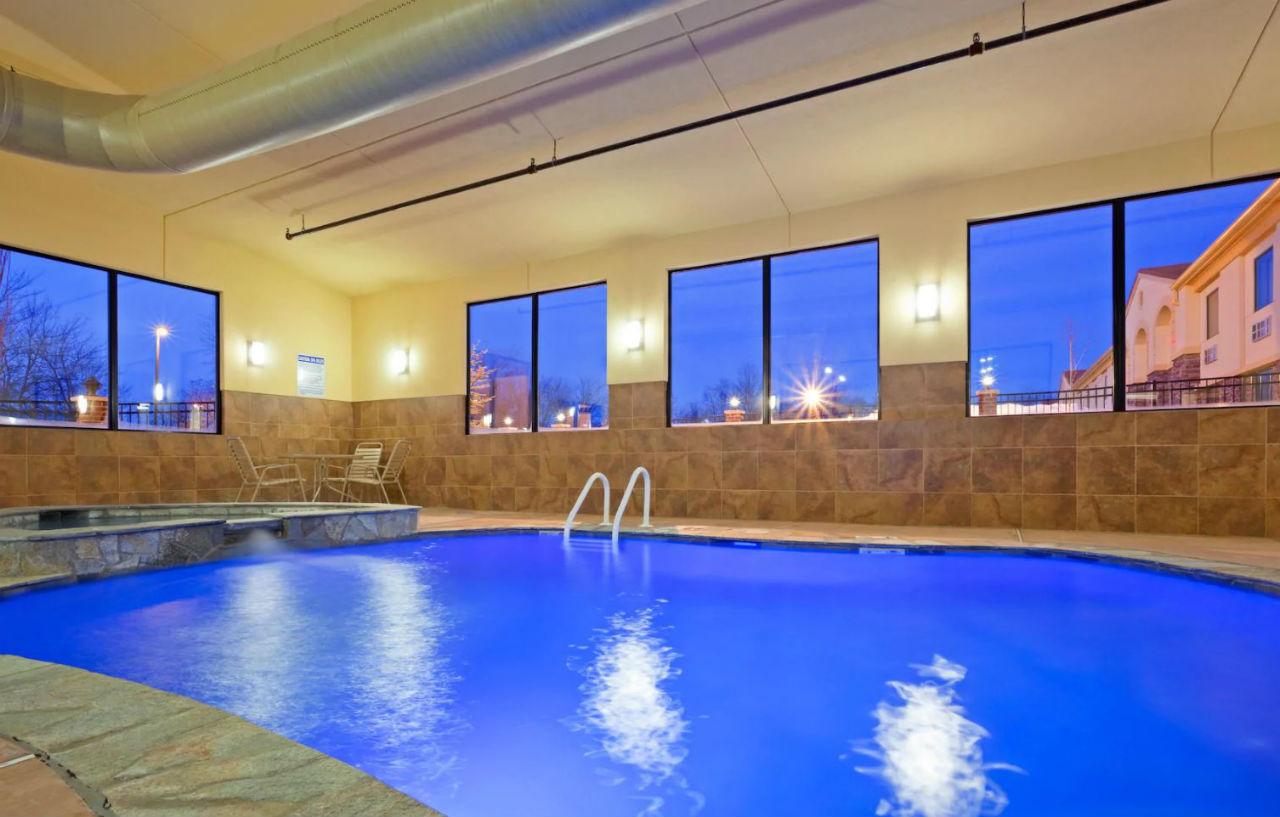 La Quinta Inn By Wyndham West Long Branch Nj Shore Area Exterior photo